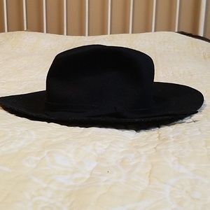 Black floppy hat